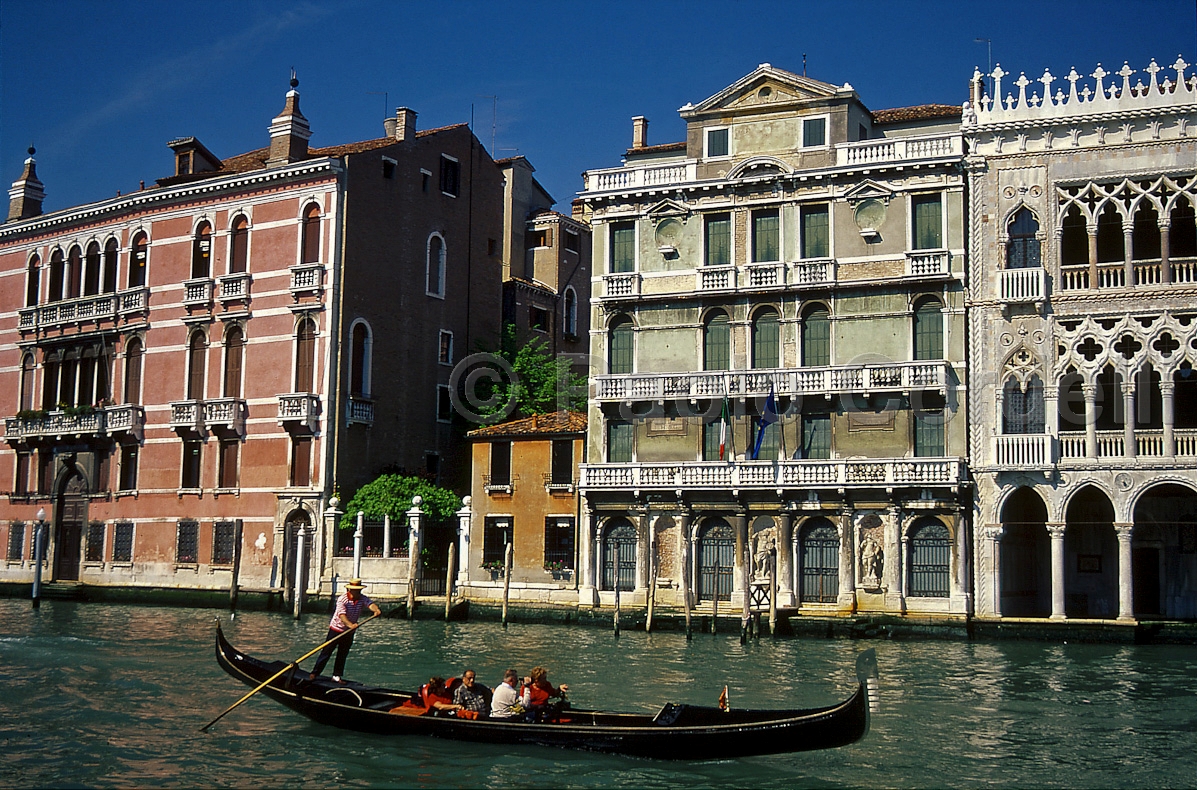 Gondola on Grand Canal, Venice, Veneto, Italy
(cod:Venice 13)